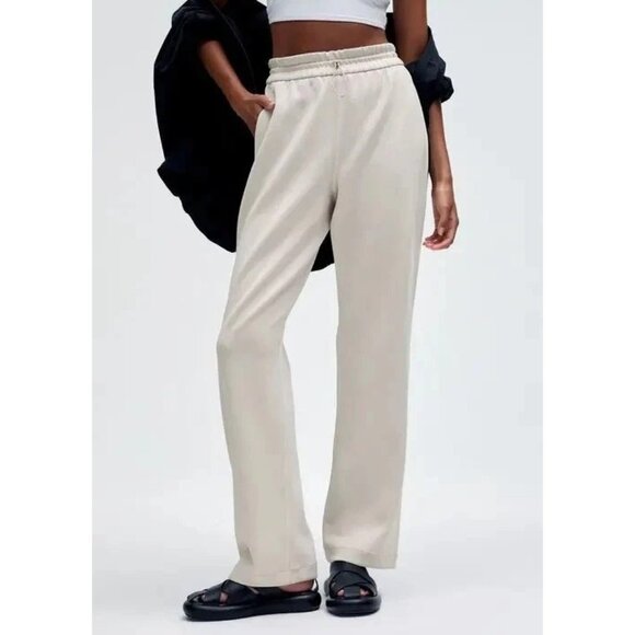 Lululemon Softstreme High Rise Pant Regular in Bone EUC Size 12 $128 - Picture 1 of 9